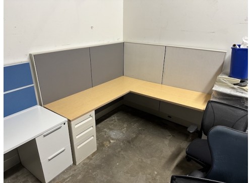 A Used Knoll Dividends Cubicle Workstation